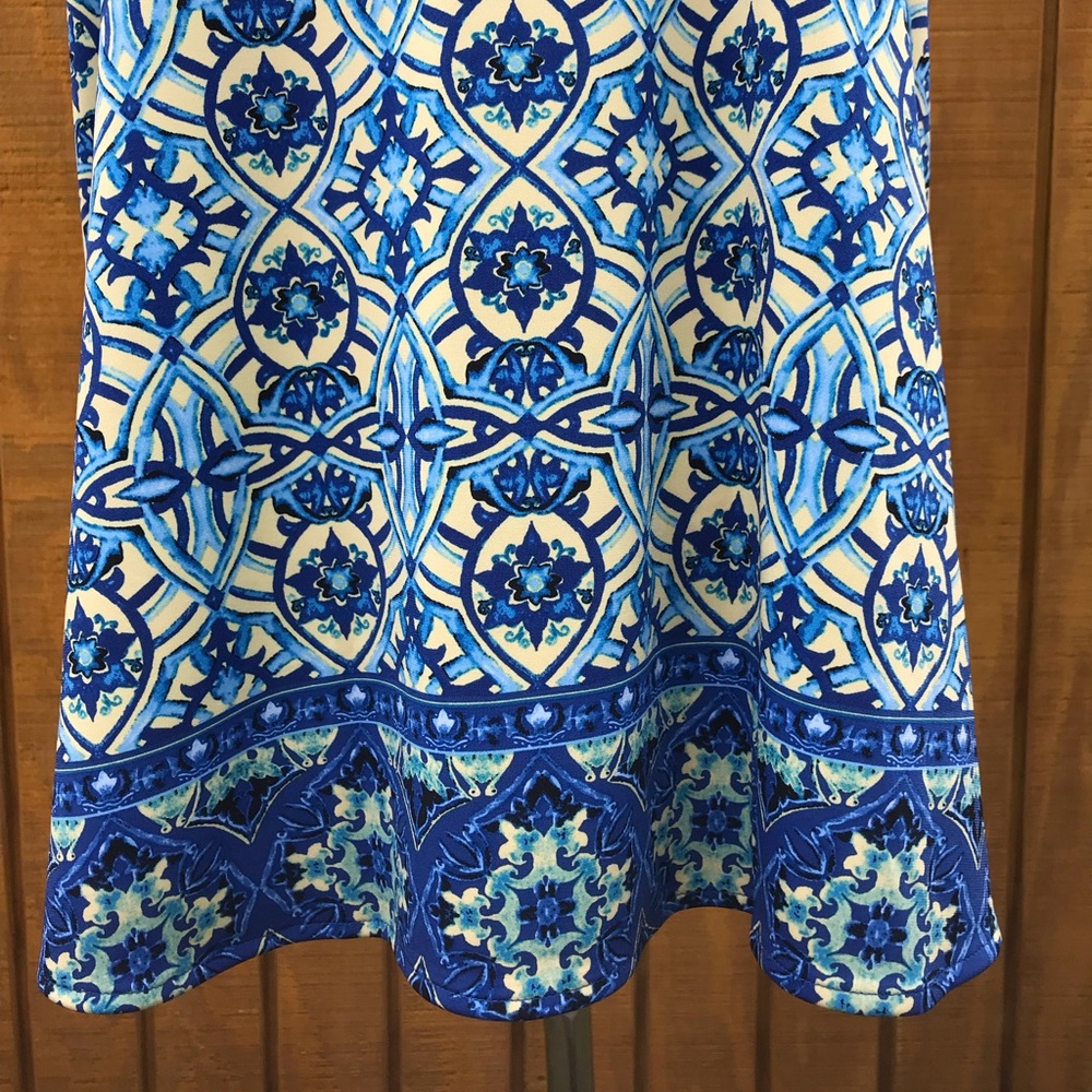 The Limited V-Neck Cami. Size 1X - Picture 3 of 8